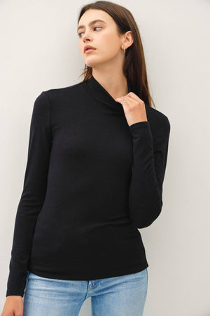 TURTLE NECK KNIT TOP