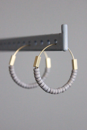 VRDE10 Gray stone and brass hoop earrings