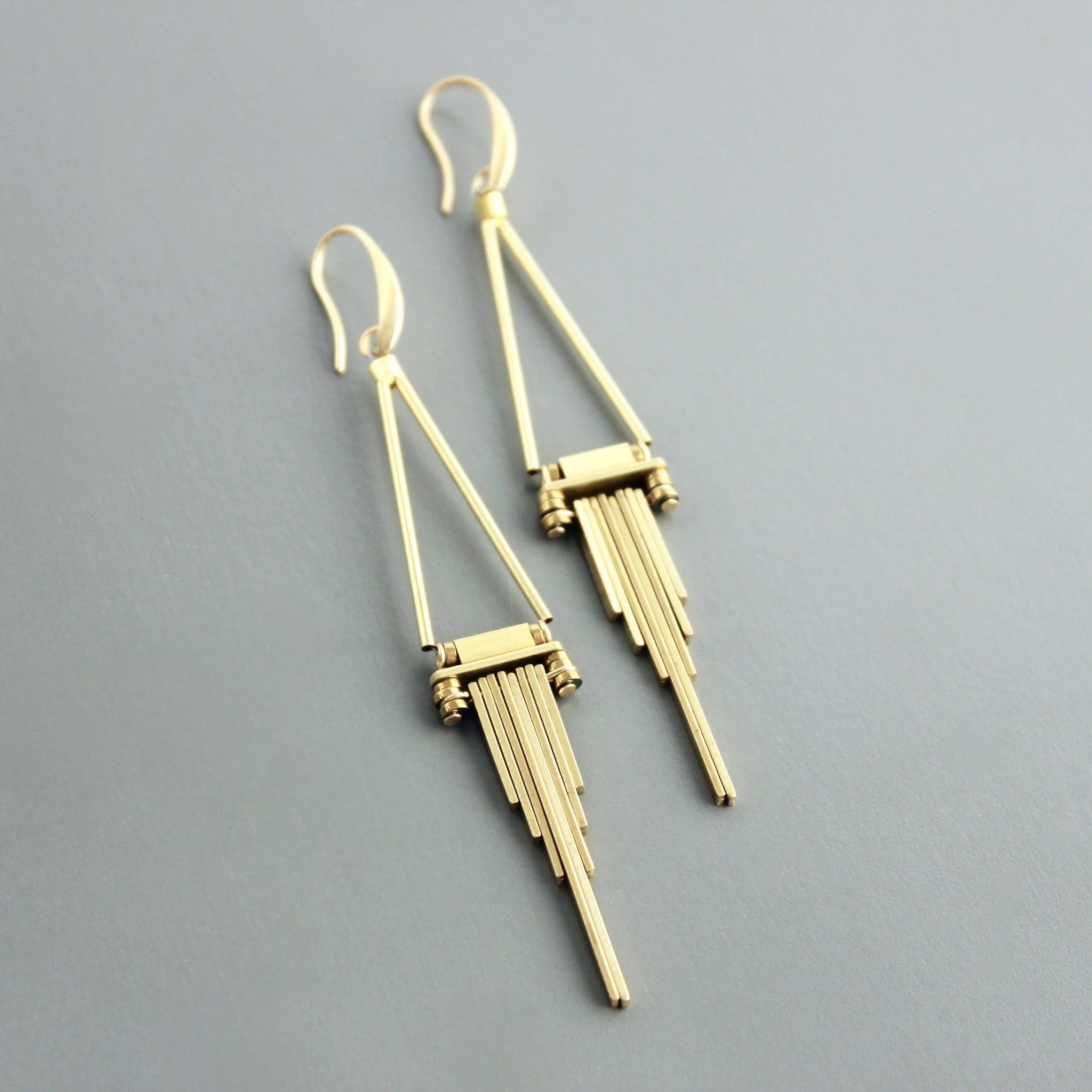 CHRE89 Geometric brass earrings