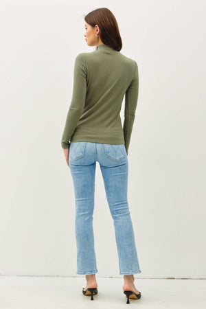 TURTLE NECK KNIT TOP