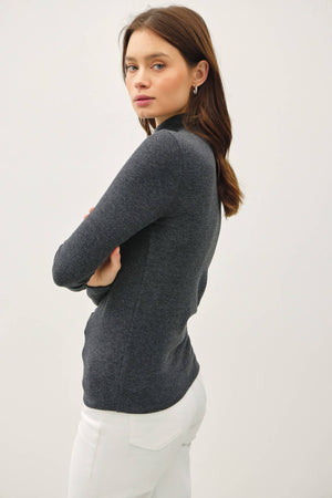 TURTLE NECK KNIT TOP